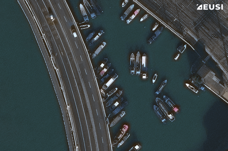 15 cm satellite image of boats