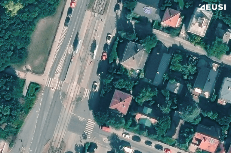 15 cm HD resolution shows details like individual solar panels or road markings. Satellite imagery © 2025 Vantor Provided by European Space Imaging