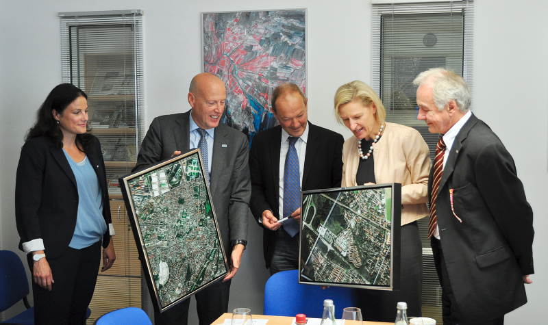 Dr. Angelika Niebler visits European Space Imaging