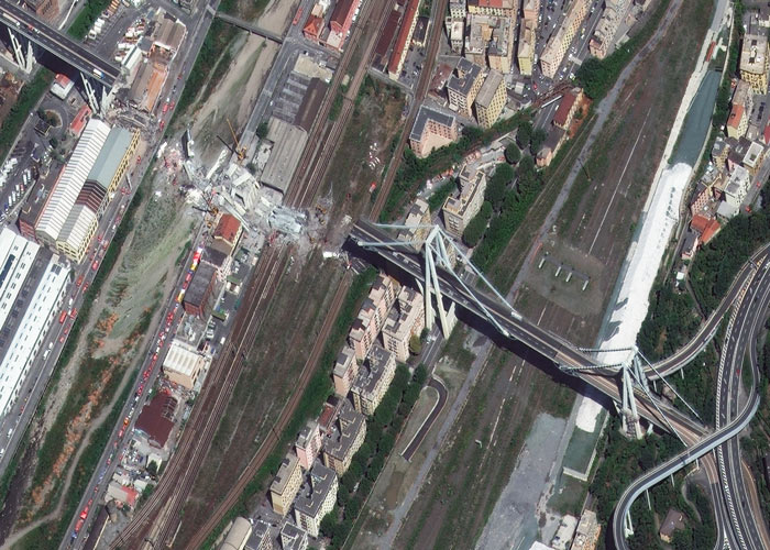 Satellite image at 30 cm resolution showing the collapsed section of Morandi Bridge in Genoa, Italy. The high quality of the data makes it possible to zoom in on the image and thereby identify the extent of the damage. ? 15/8/2018 by WorldView-4 © European Space Imaging