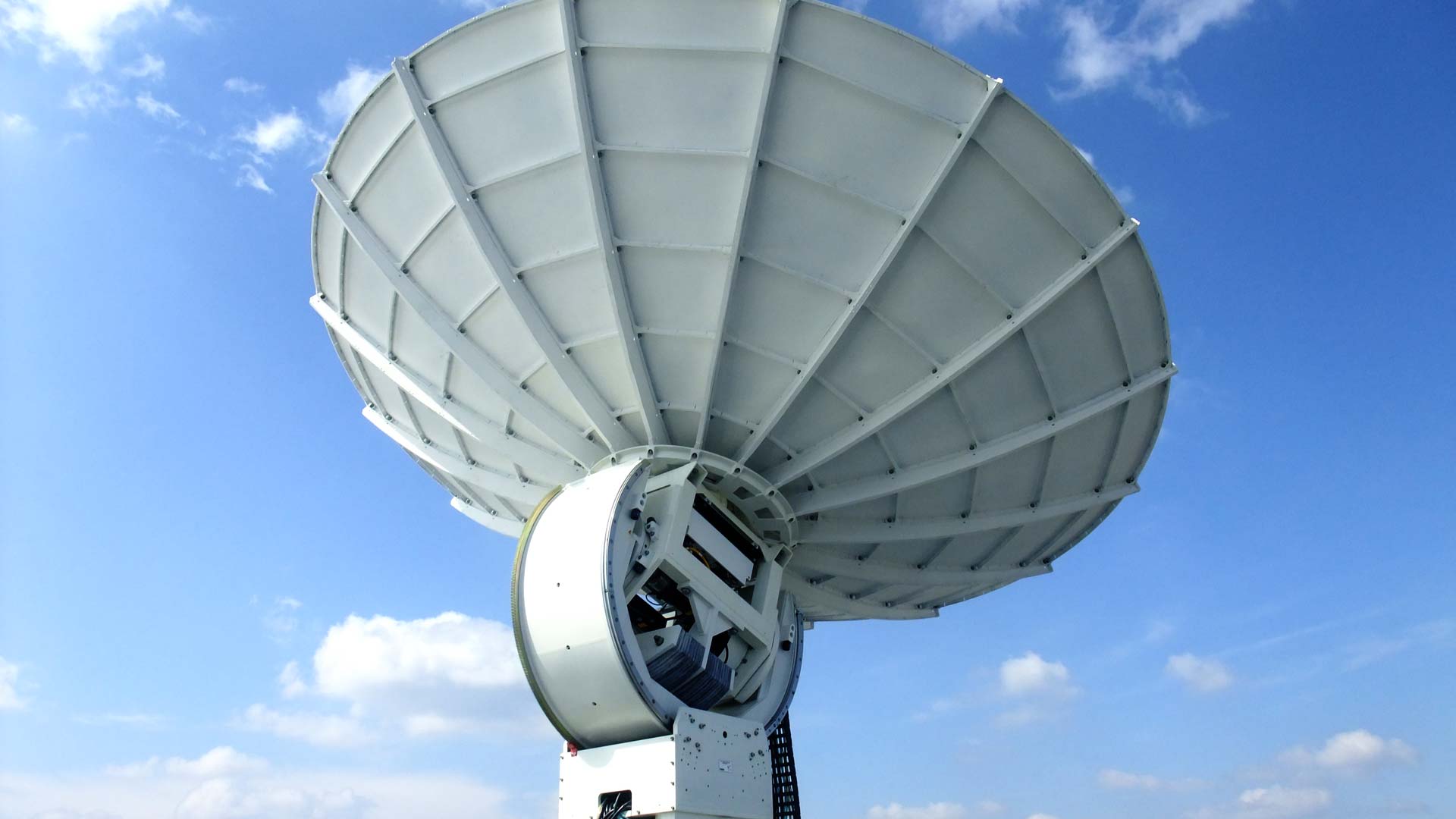 European Space Imaging's antenna at the Direct Access Facility