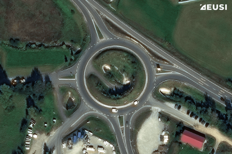 15 cm satellite image of a roundabout