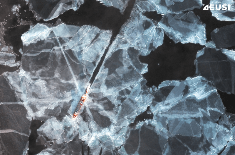 VHR satellite image shows a vessel in the frozen Bothnian Bay. Satellite imagery © 2025 Vantor Provided by European Space Imaging