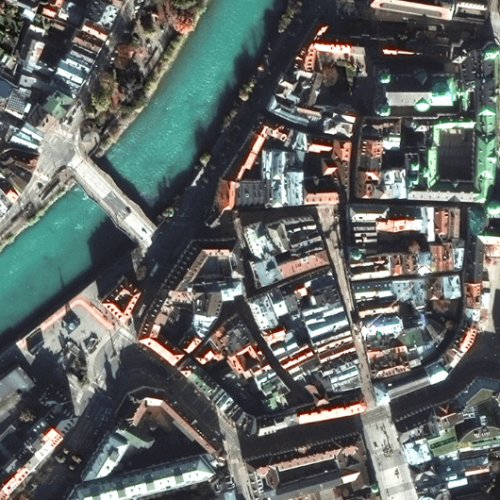 The reflection – sun glint – can vary in intensity, depending on the angle of the sun, the viewing angle of the satellite, or the roughness of the water’s surface. Satellite imagery © 2026 Vantor provided by European Space Imaging