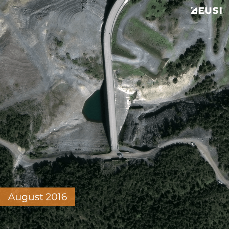 Satellite image of a dam in August 2016 with mid-high water level